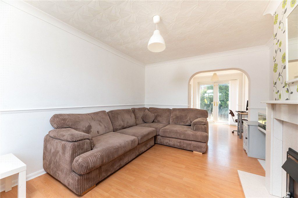 Property photo 3 of 31 Living Room