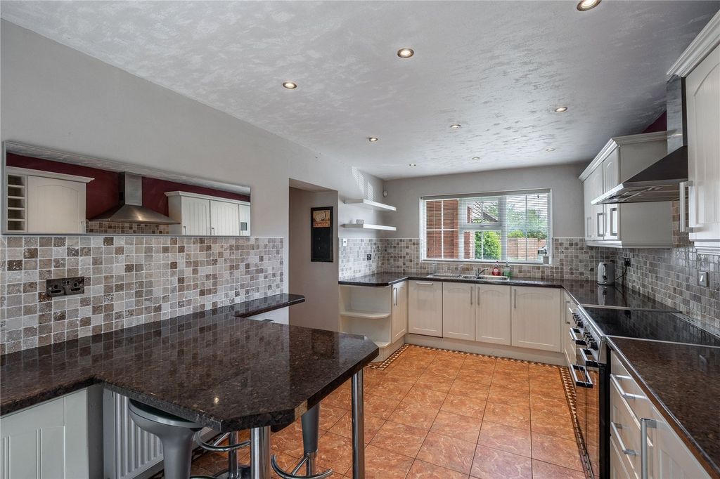 Property photo 2 of 36 Picture No. 23