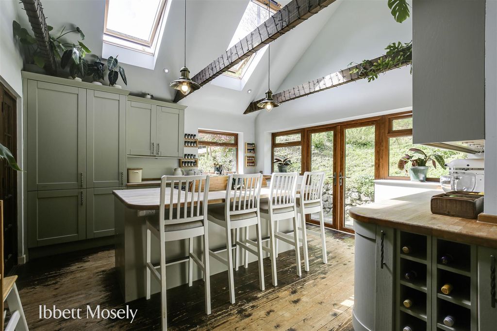 Property photo 1 of 22 14 Dining Area.Jpg