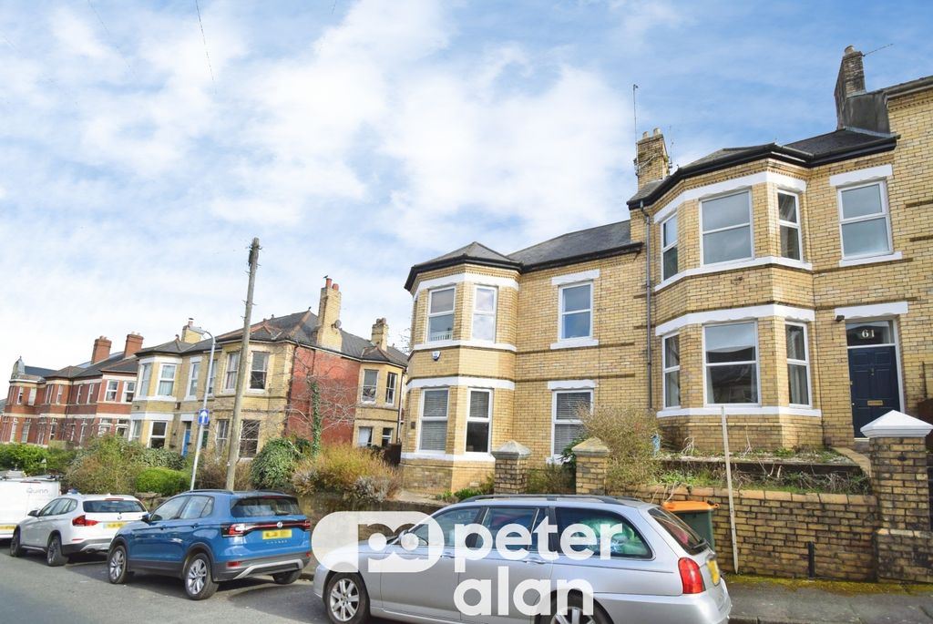 Property photo 2 of 17