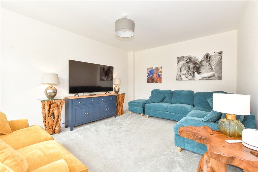 Property photo 2 of 12 Lounge