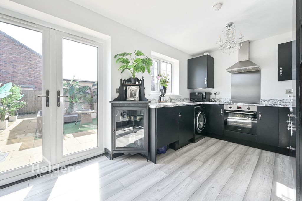 Property photo 2 of 21