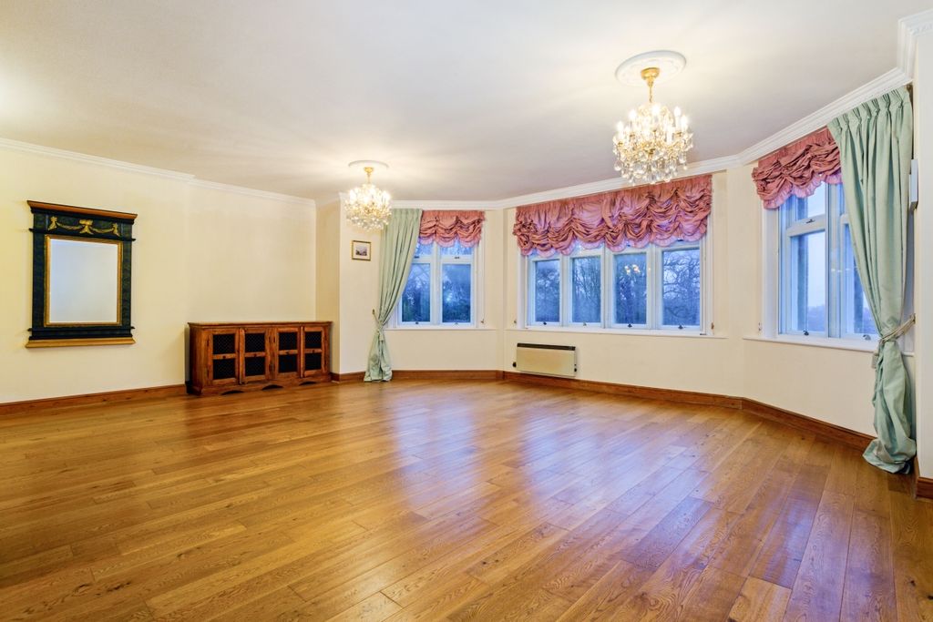 Property photo 2 of 9 Flat 8 270503 (6)