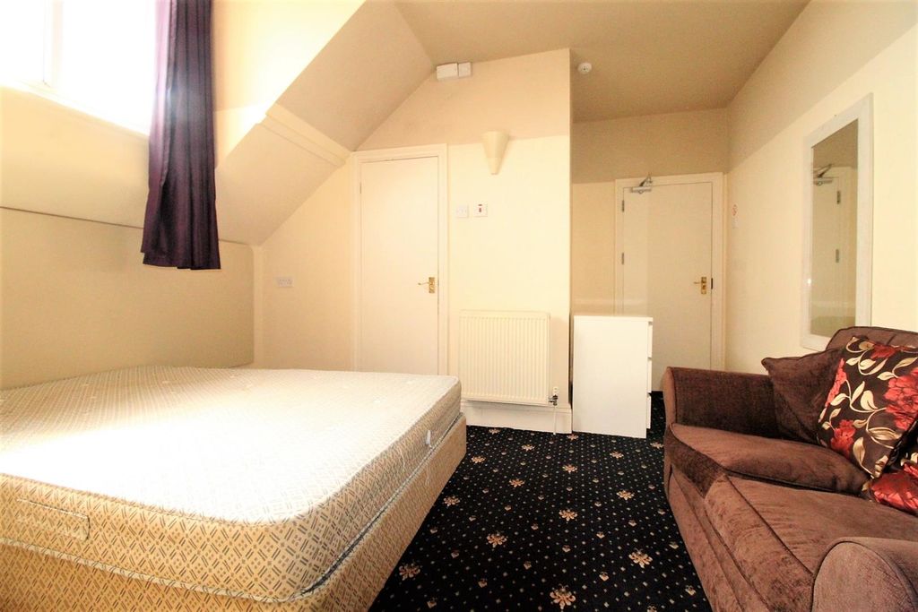 Property photo 2 of 3