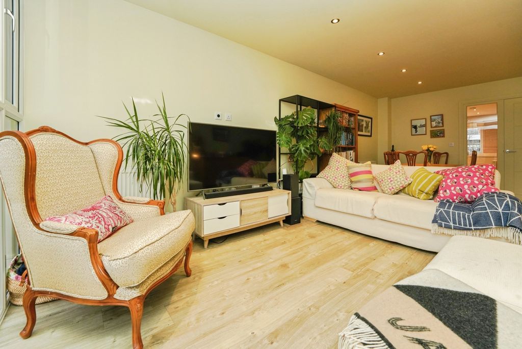 Property photo 2 of 18 Pbox-Img.Jpg