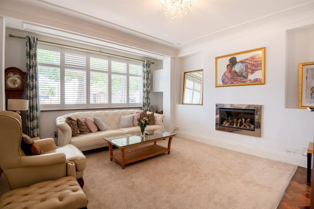Property photo 2 of 35