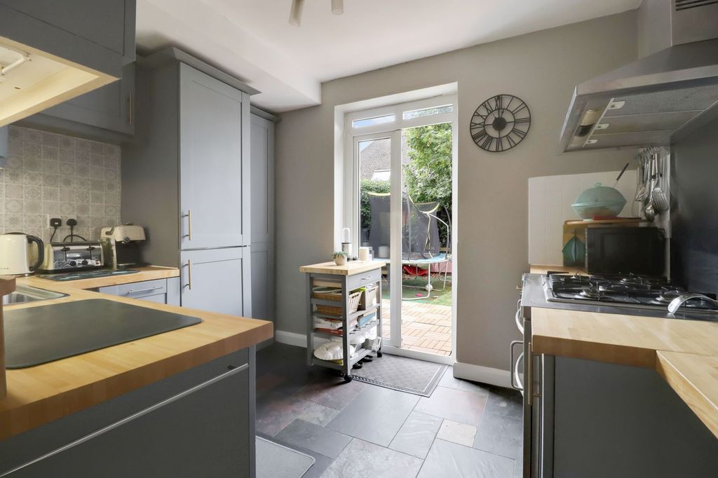 Property photo 3 of 14