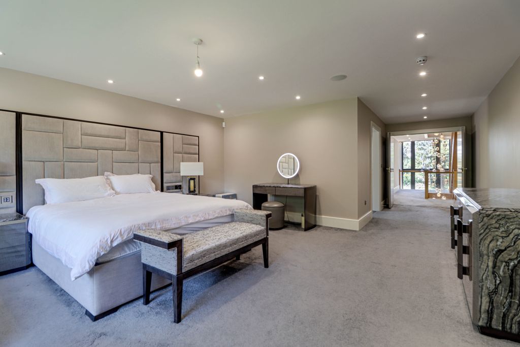 Additional image 11 of 7 bed detached house for saleLondon Road, Luton LU1