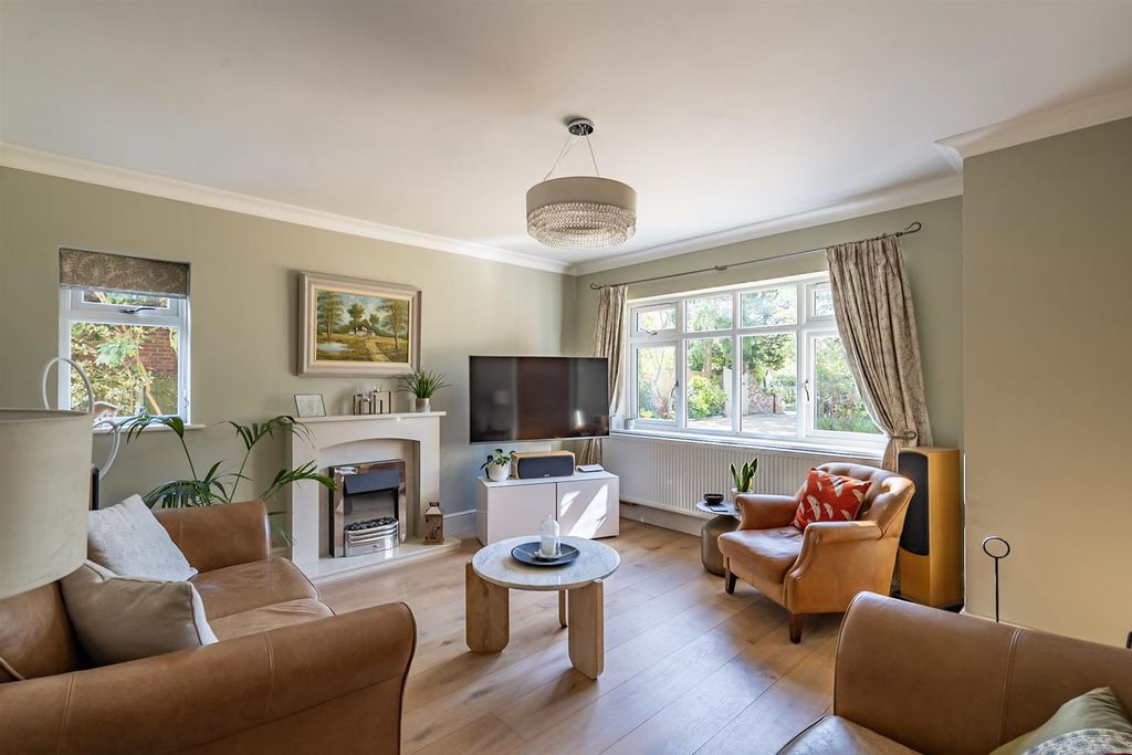 Property photo 3 of 28 Living Room