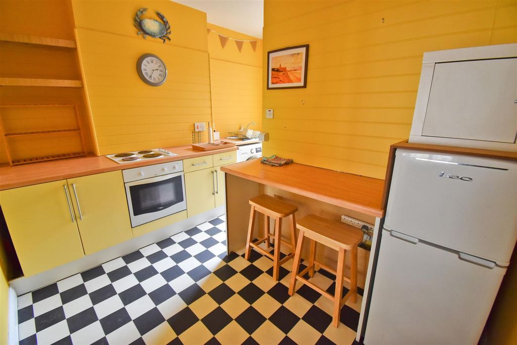 Property photo 3 of 11 Kitchen.Jpg