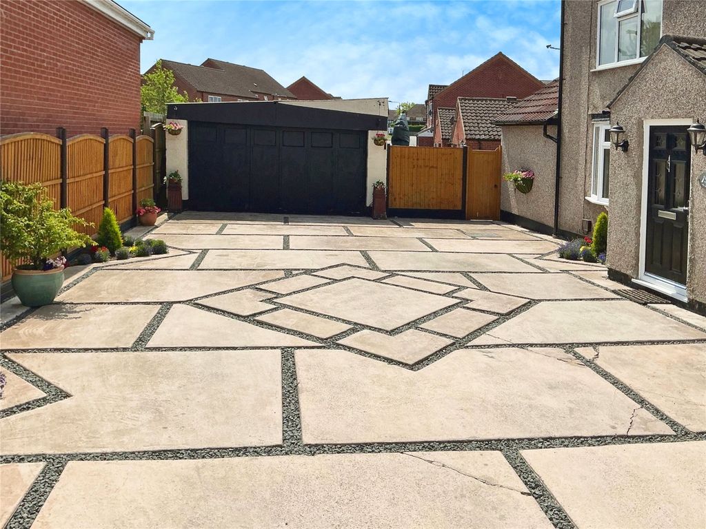 Property photo 3 of 36 Driveway