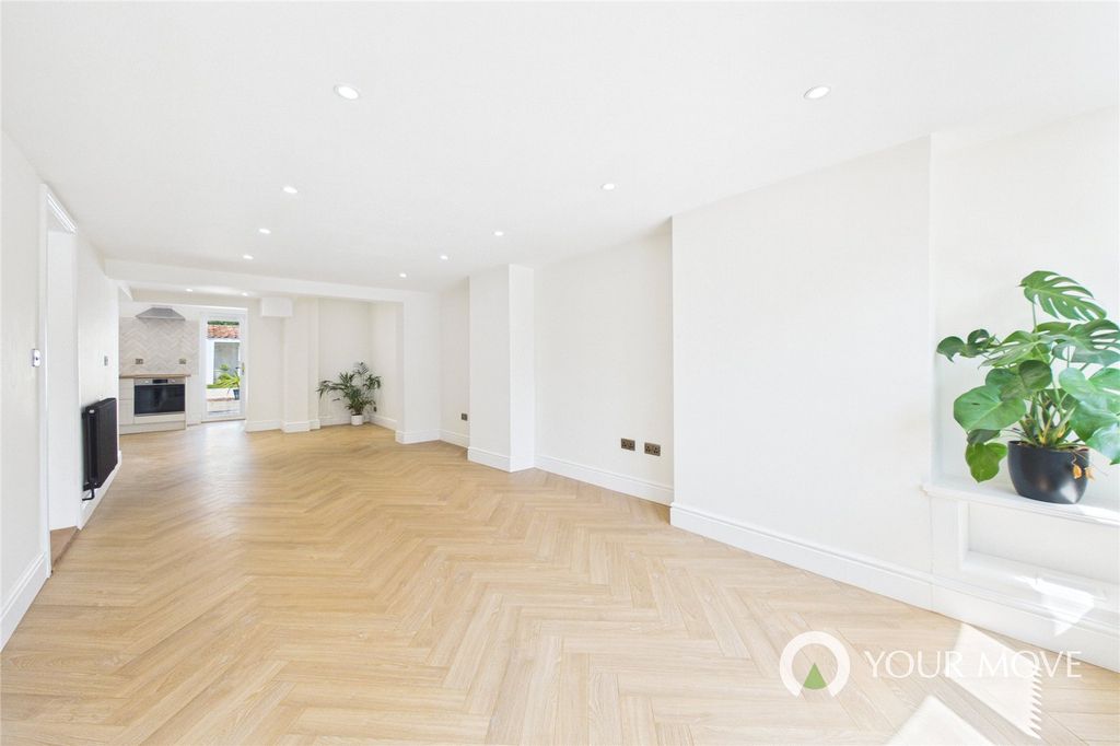 Property photo 2 of 18 Picture No. 03