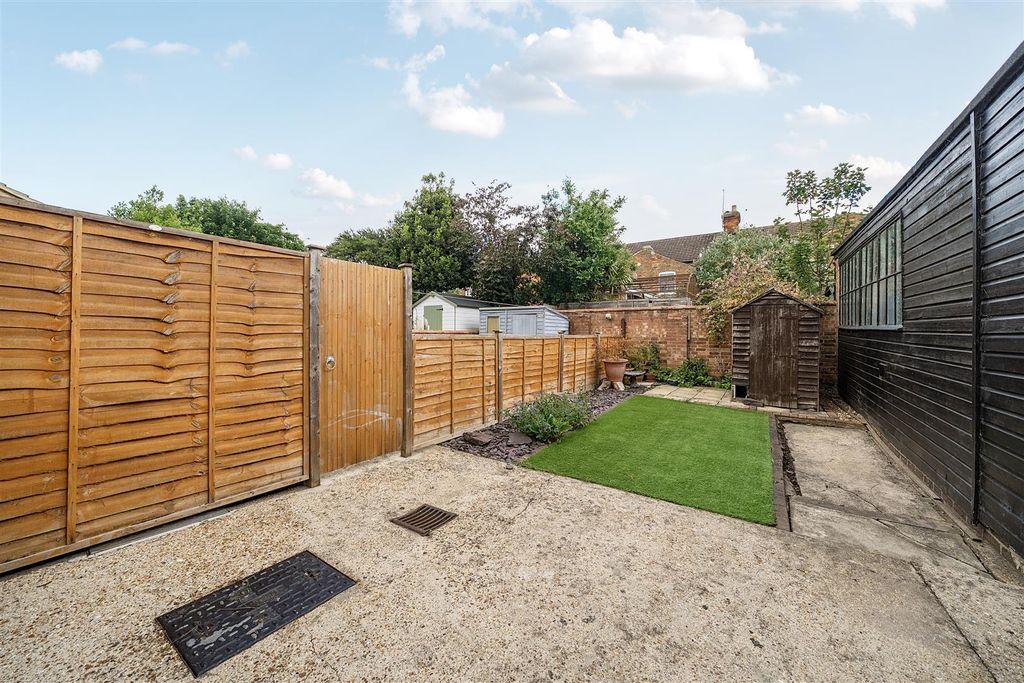 Property photo 2 of 9 Garden H.Jpg