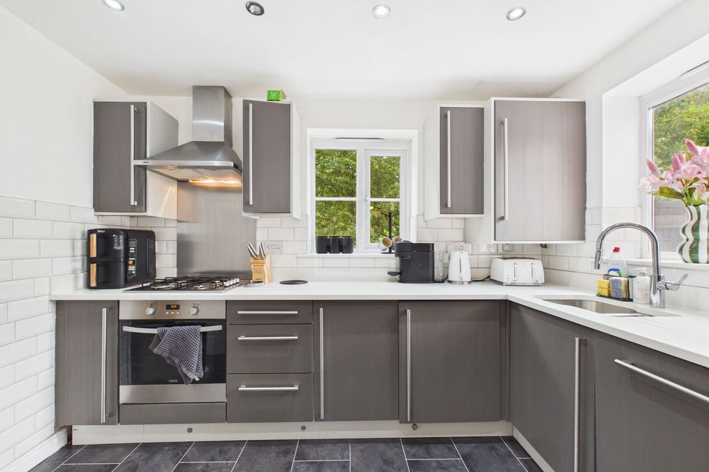 Property photo 3 of 19 Kitchen Diner