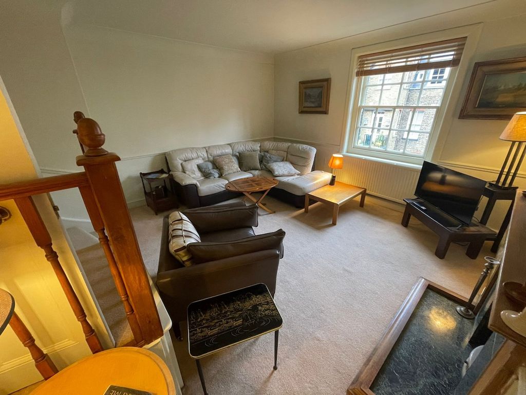 Property photo 1 of 25 Living Room