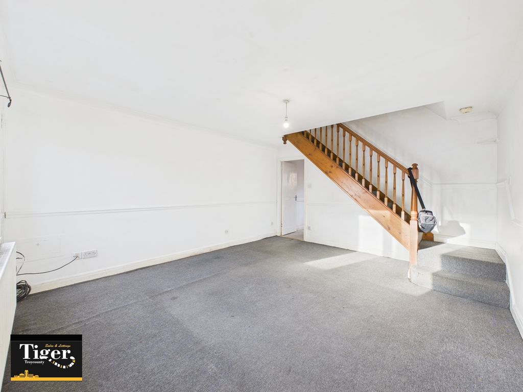 Property photo 2 of 10 Cam03440G0-Pr0492-Still005