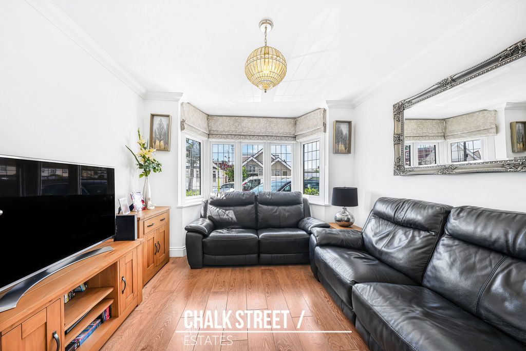 Property photo 2 of 33