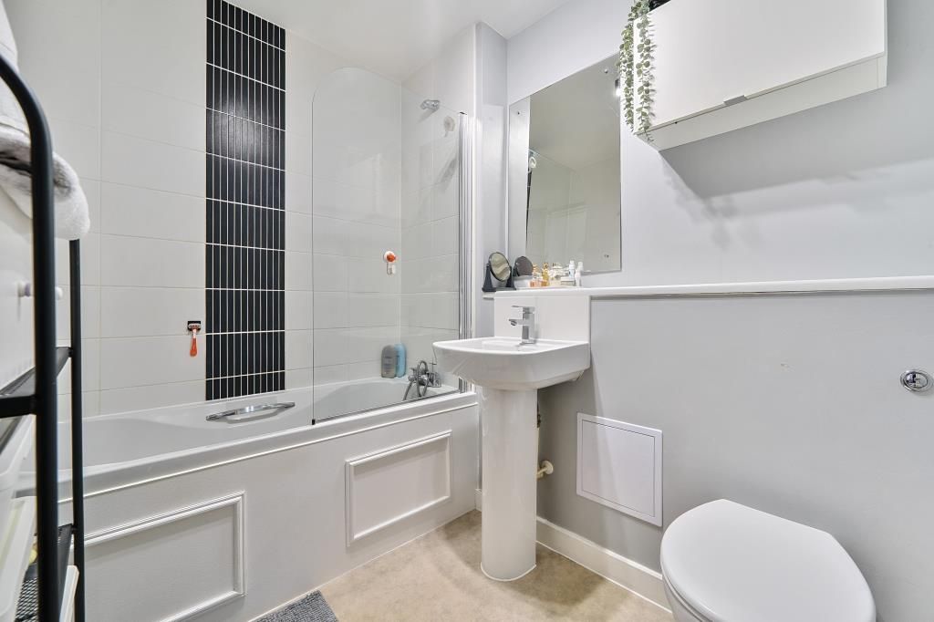 Property photo 3 of 22 Bathroom