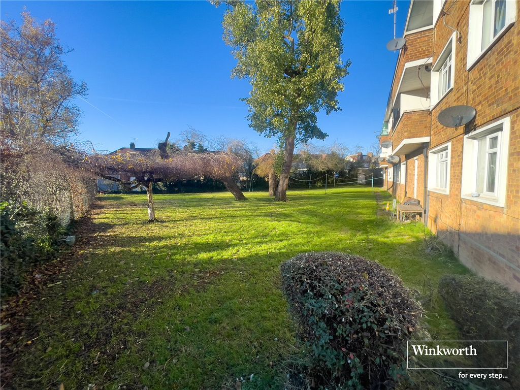 Property photo 2 of 7 Communal Gardens