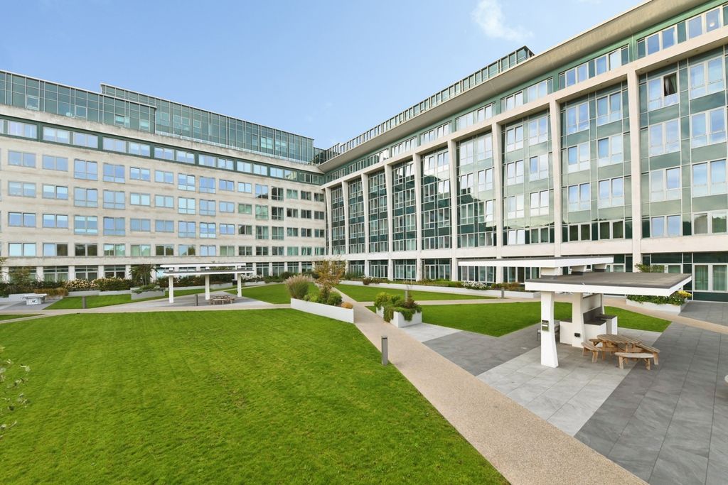 Property photo 2 of 20 External