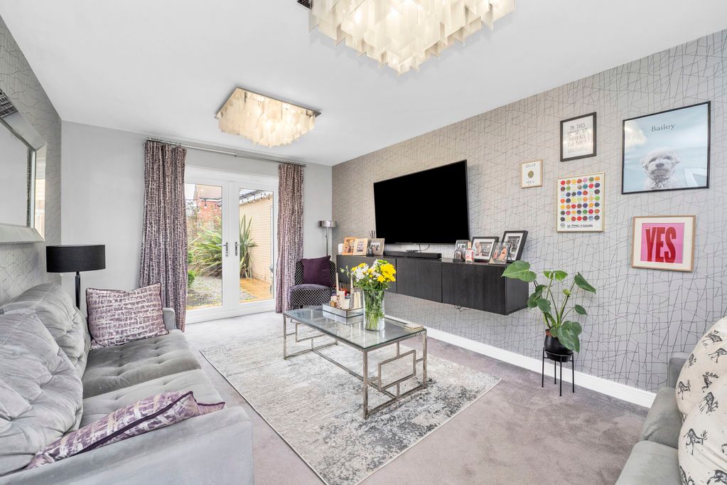 Property photo 2 of 21 Sitting Room