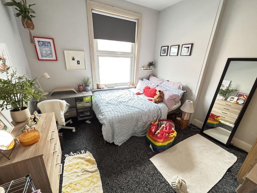 Property photo 3 of 14 A Cozy And Inviting Bedroom Featuring A Comfortabl...