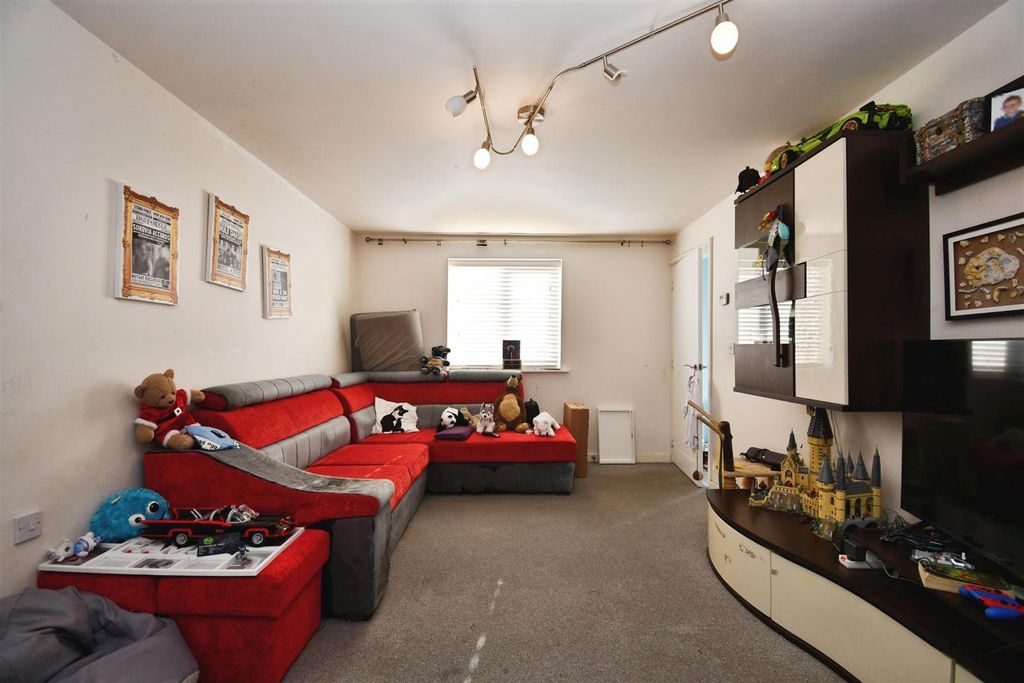 Property photo 2 of 17 84E9c238-U 20 2824 29.Jpg