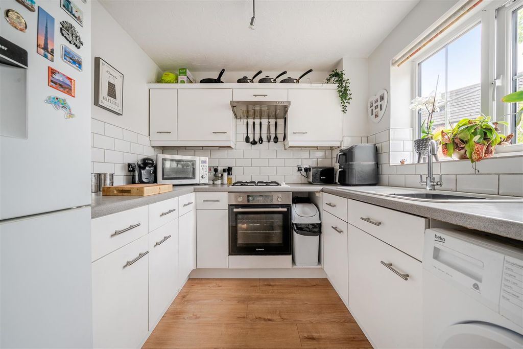 Property photo 3 of 18 Staniforth Kitchen..Jpg