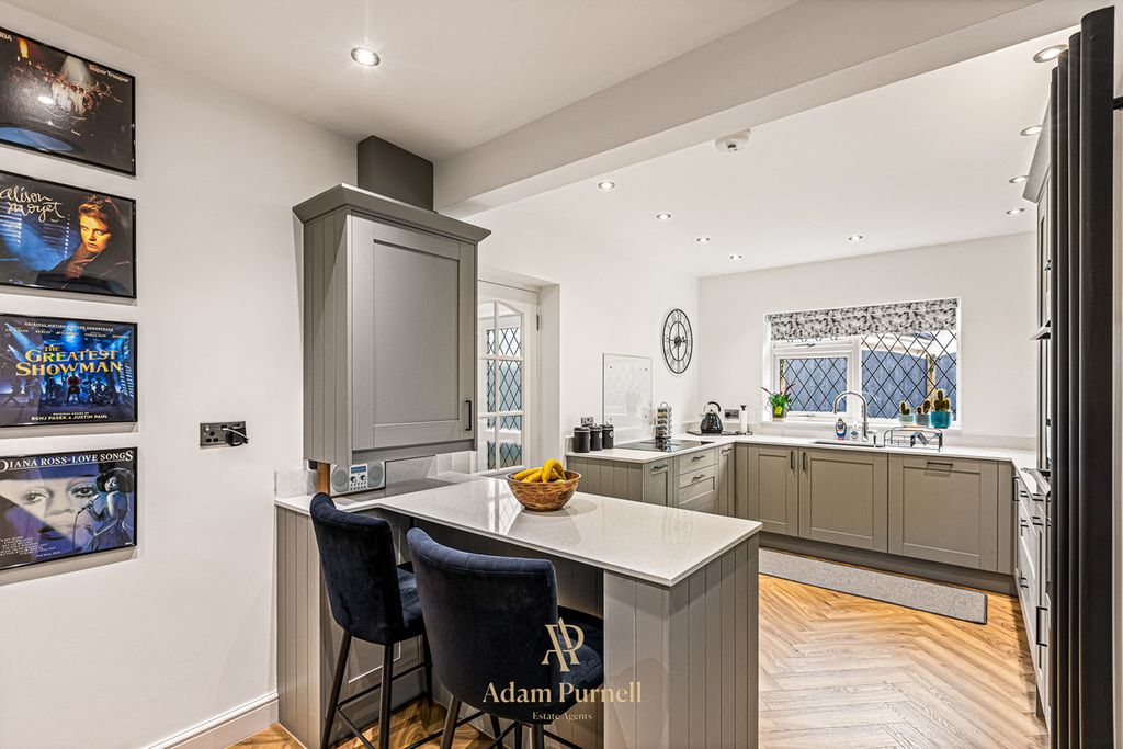 Property photo 3 of 27