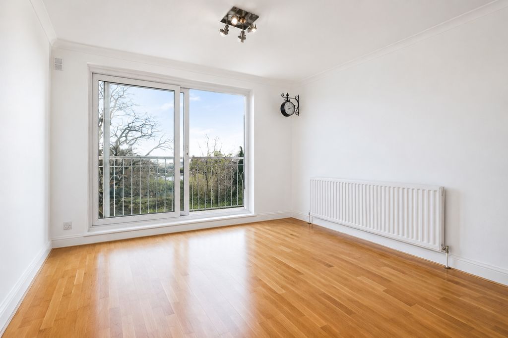 Property photo 1 of 6 Living Room