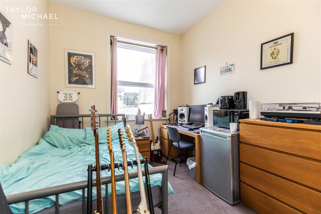 Property photo 3 of 5 Room