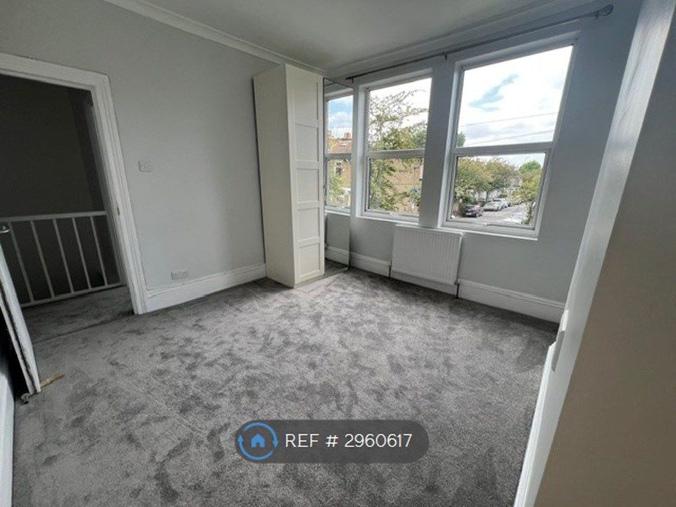 Property photo 3 of 7 Double Bedroom 1