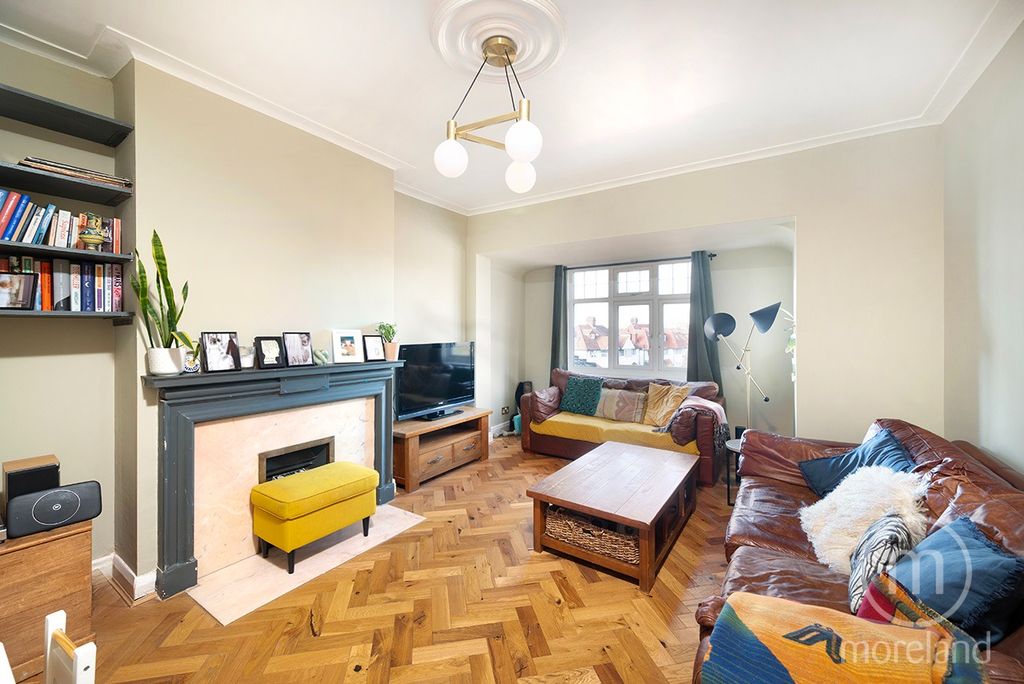 Property photo 2 of 12 2852043