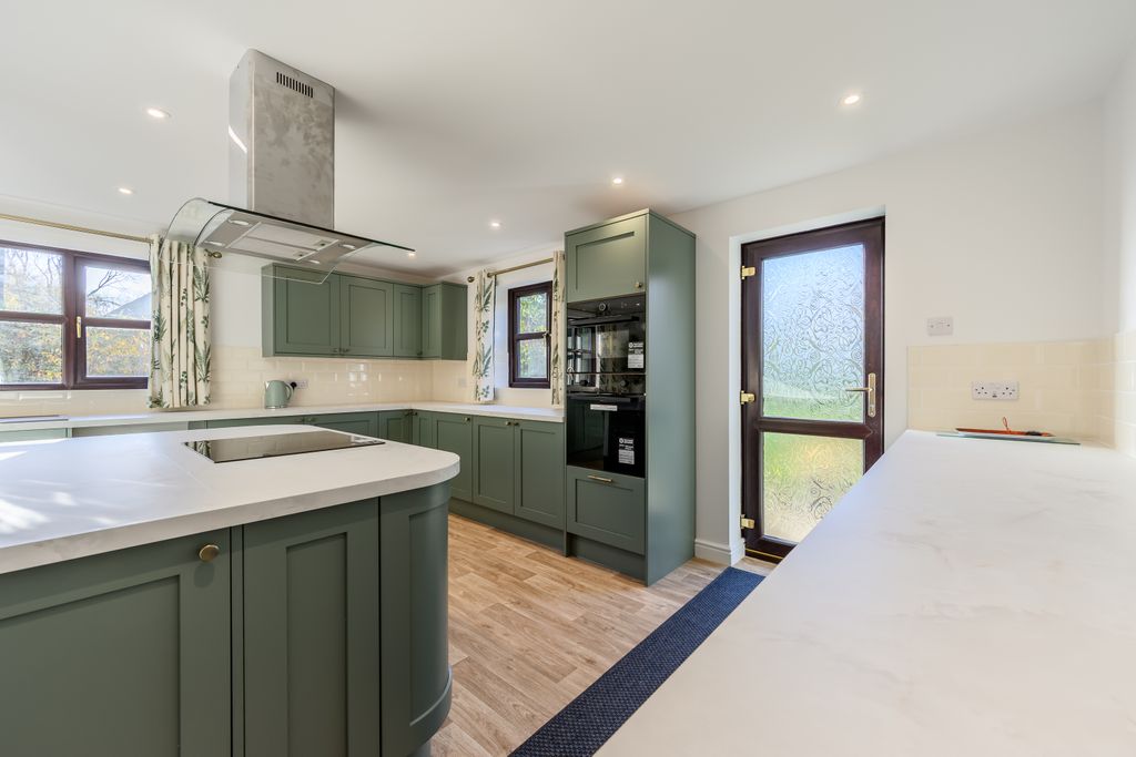 Property photo 2 of 33