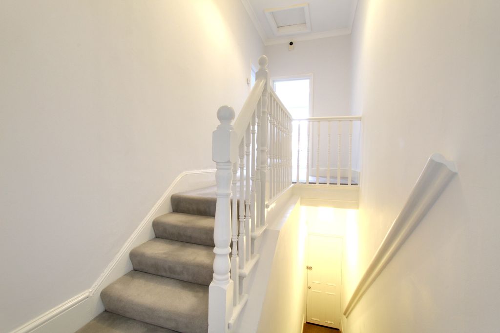 Property photo 3 of 8 3.Jpg