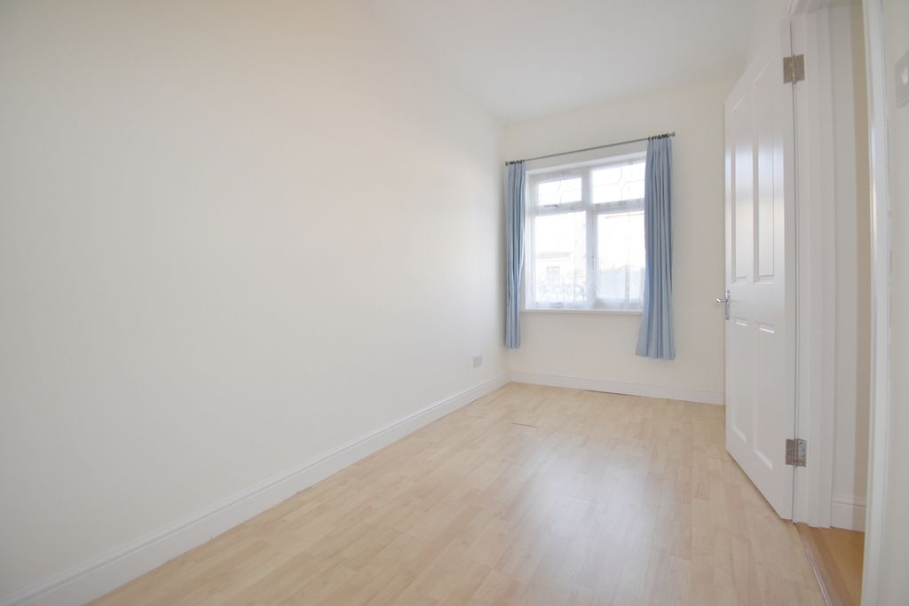 Property photo 1 of 4 Bedroom