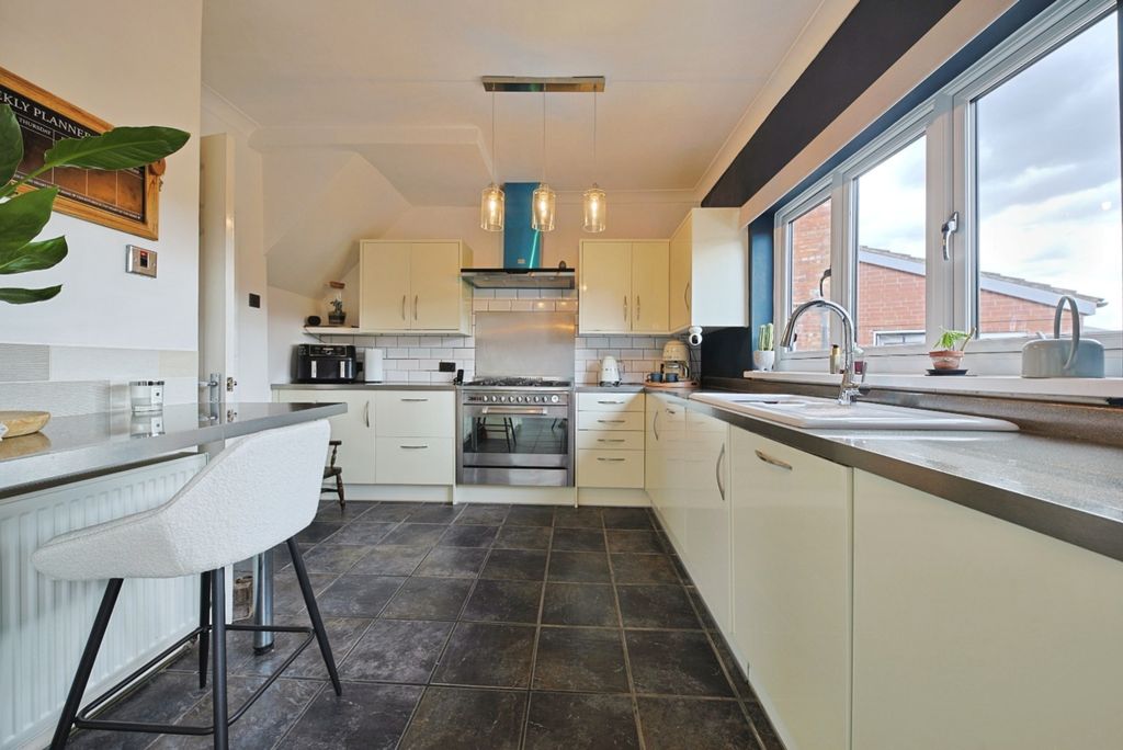 Property photo 3 of 22 4412705