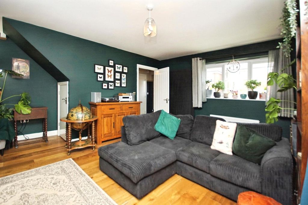 Property photo 3 of 16 Pbox-Img.Jpg