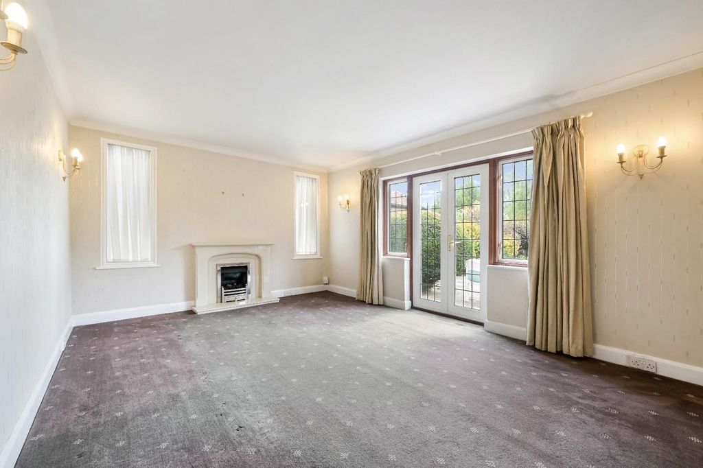 Property photo 3 of 19 Alexandra Road