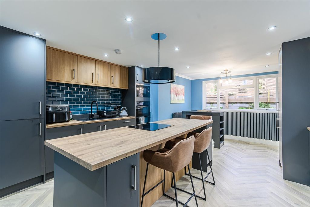 Property photo 3 of 35