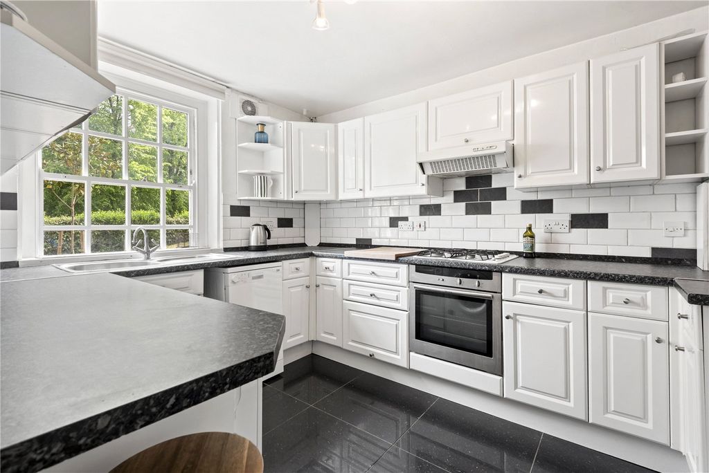 Property photo 2 of 7 Kitchen