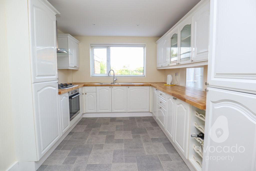 Property photo 2 of 15 4529135