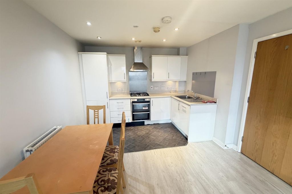 Property photo 3 of 10 Kitchen..Jpg