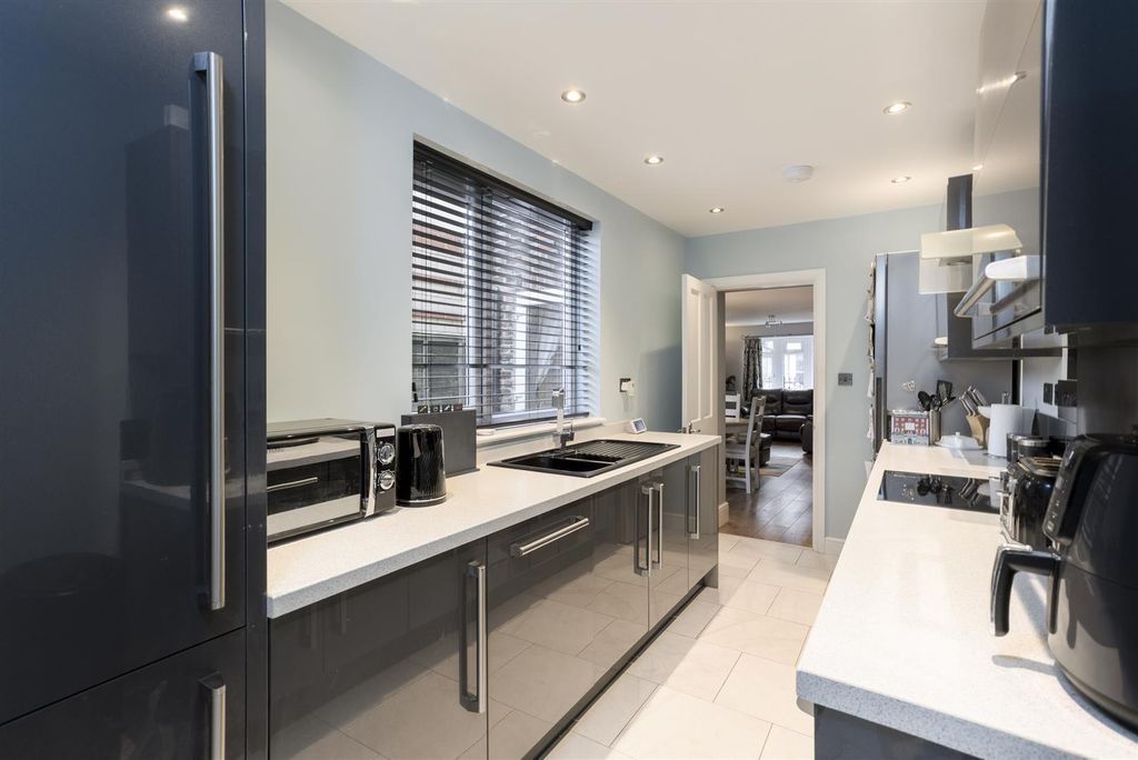 Property photo 2 of 37 50_Nunthorpe_Road_31.Jpg