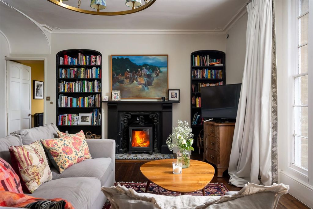 Property photo 2 of 36 59 - Oakley House - Gl5 5Pq - Web.Jpg