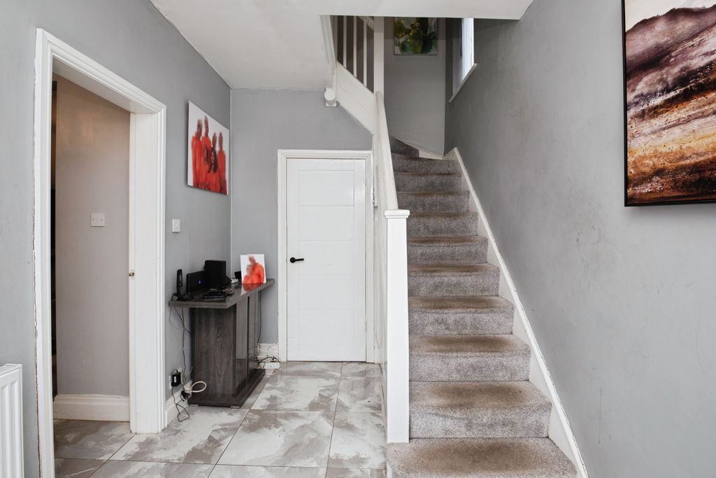 Property photo 2 of 15 Entrance Hallway