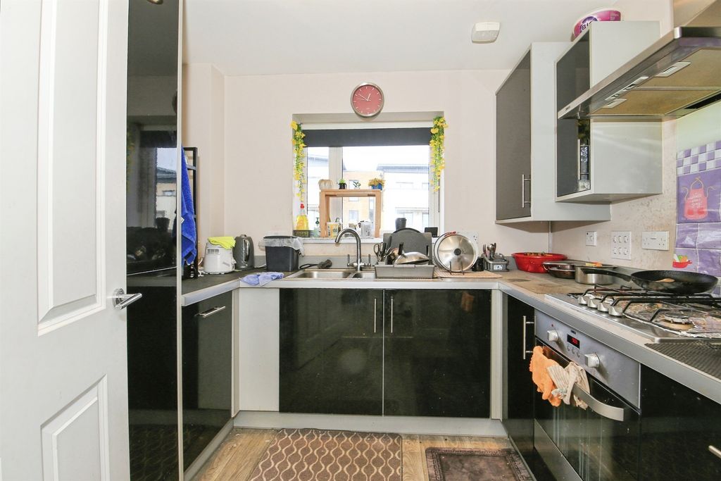 Property photo 2 of 20