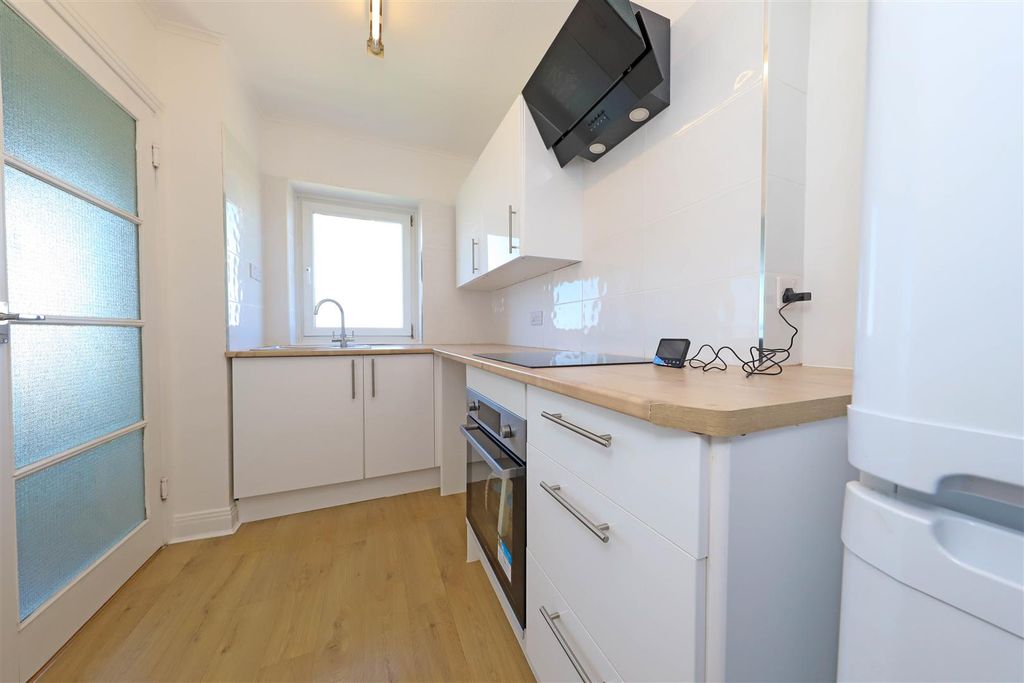 Property photo 3 of 8 Nicholas James Marlborough Court Kitchen 1.Jpg