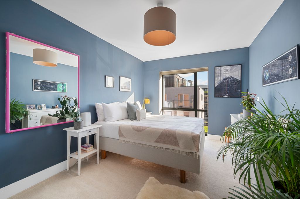 Property photo 2 of 13 Main Bedroom