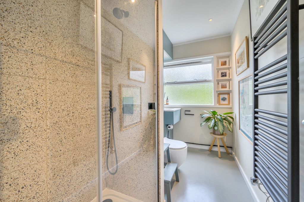 Property photo 3 of 35 Bathroom